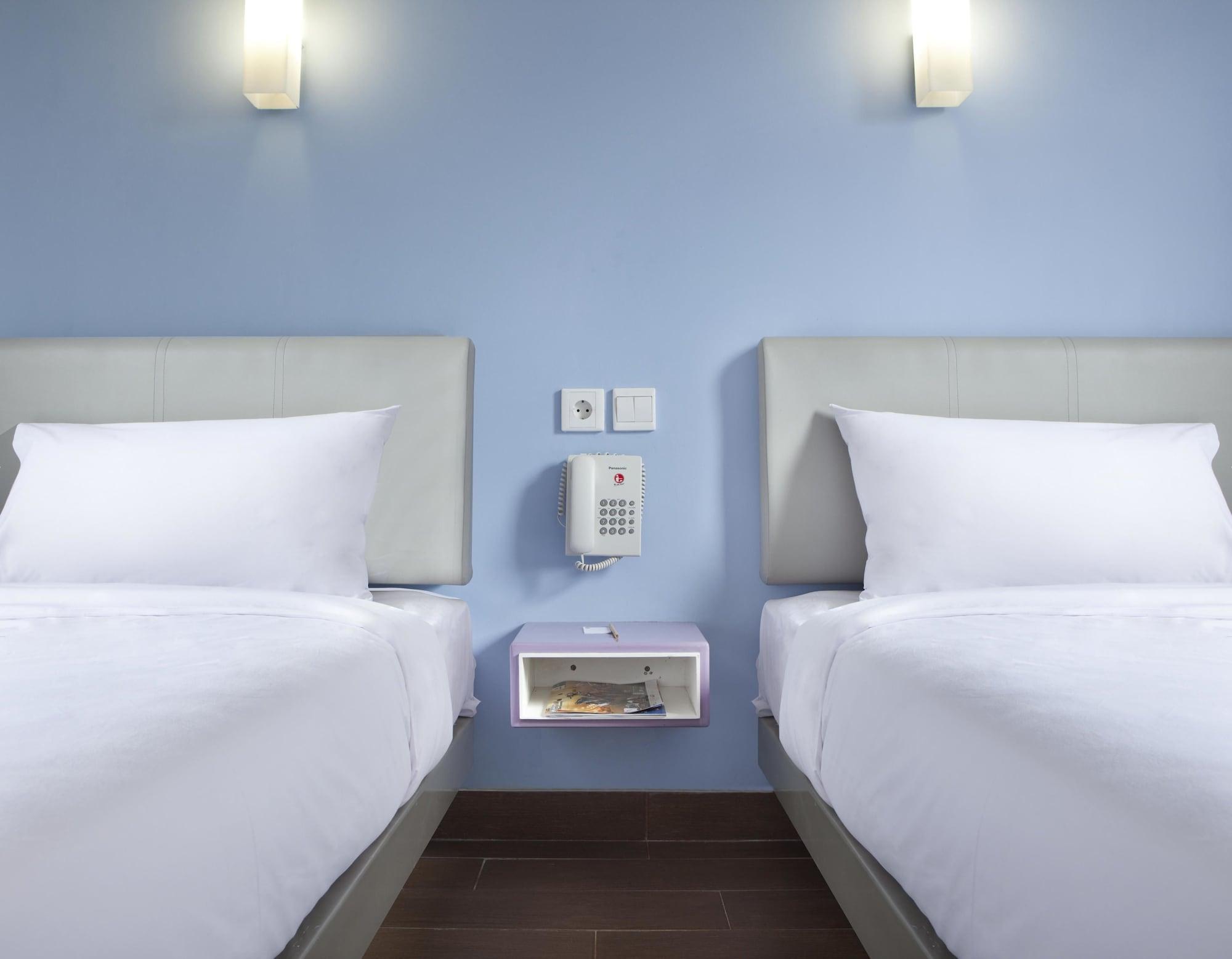Amaris Hotel Serpong Tangerang Exterior photo