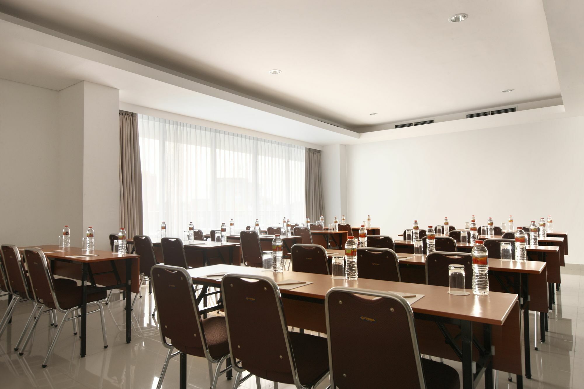 Amaris Hotel Serpong Tangerang Exterior photo