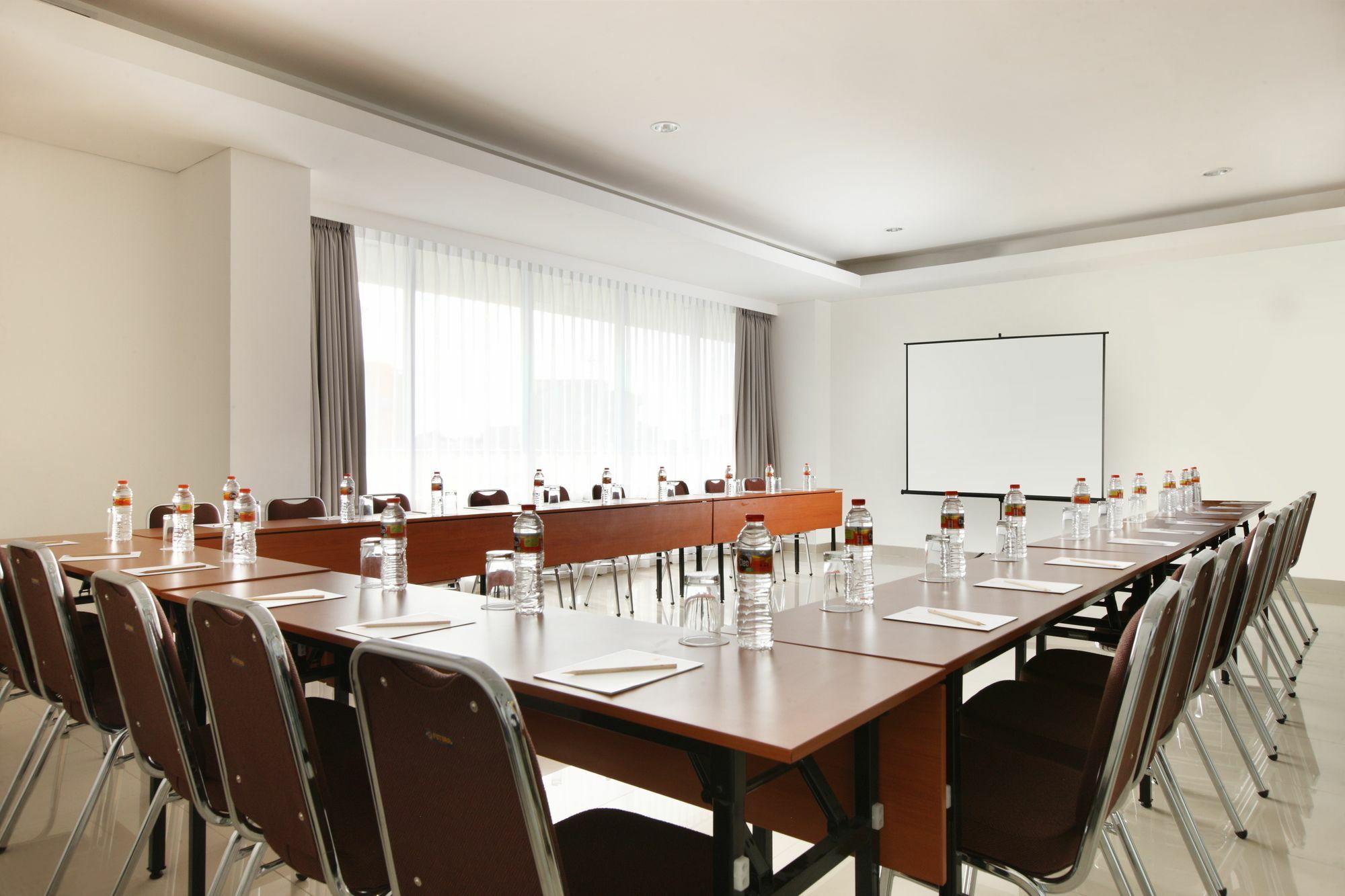 Amaris Hotel Serpong Tangerang Exterior photo